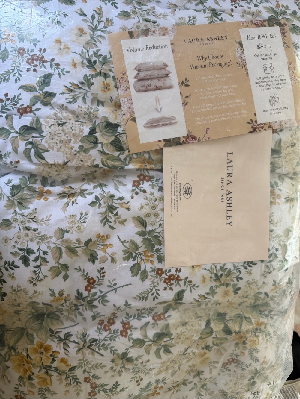 New Laura Ashley White Floral Comforter Set with Green Accents full and Queen. - Picture 4 of 5